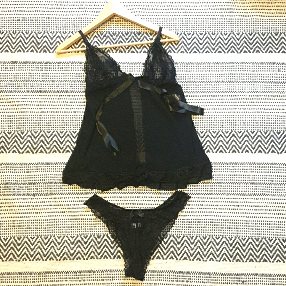 Black lace lingerie set